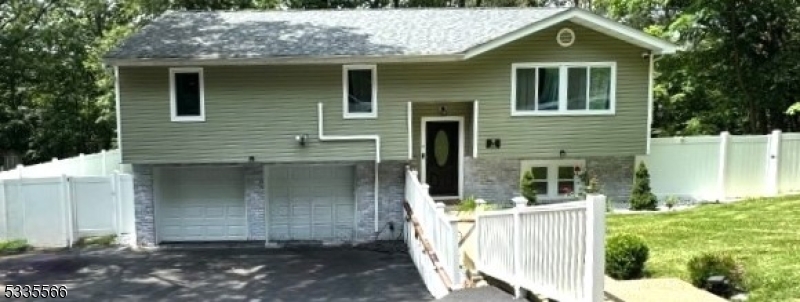 Photo of 46 Oklahoma Trail, Hopatcong NJ