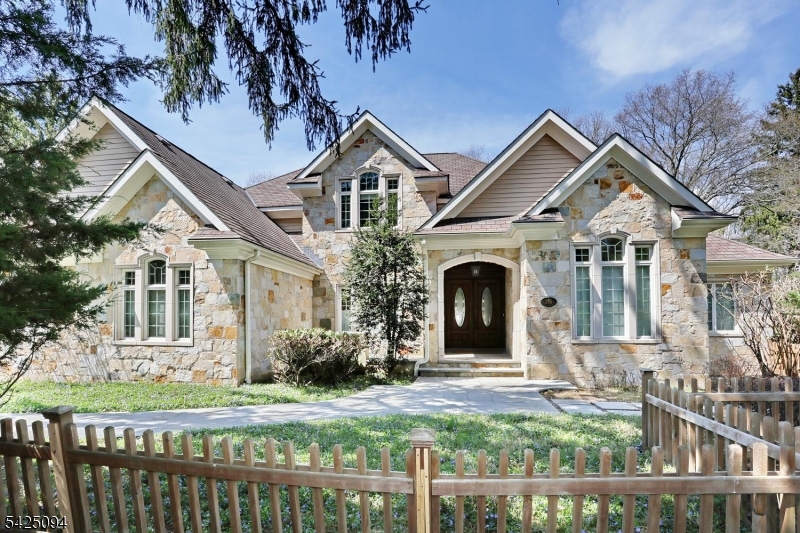 Photo of 285 E Saddle River Road