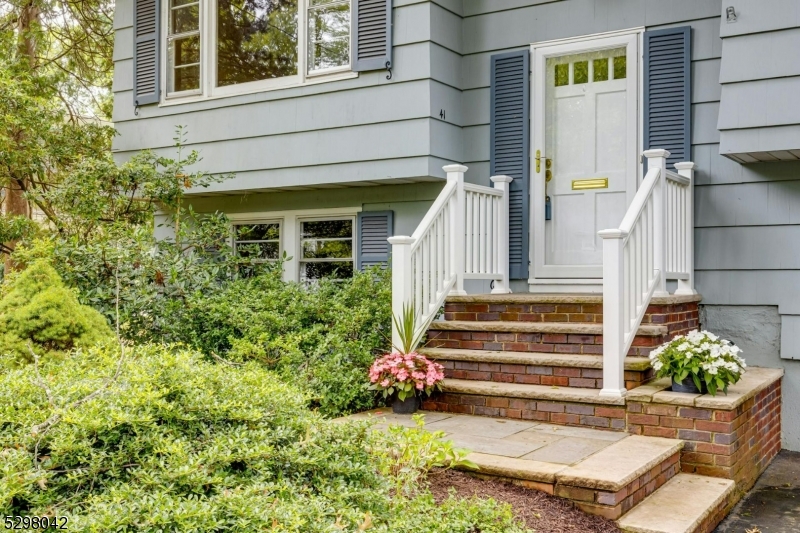Photo of 41 Robbins Avenue, Berkeley Heights NJ