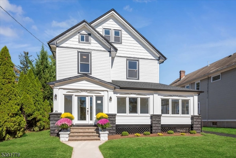 Photo of 211 E High Street