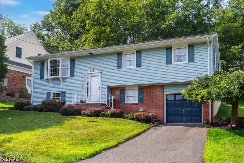 Photo of 280 Carentan Road, Hopatcong NJ