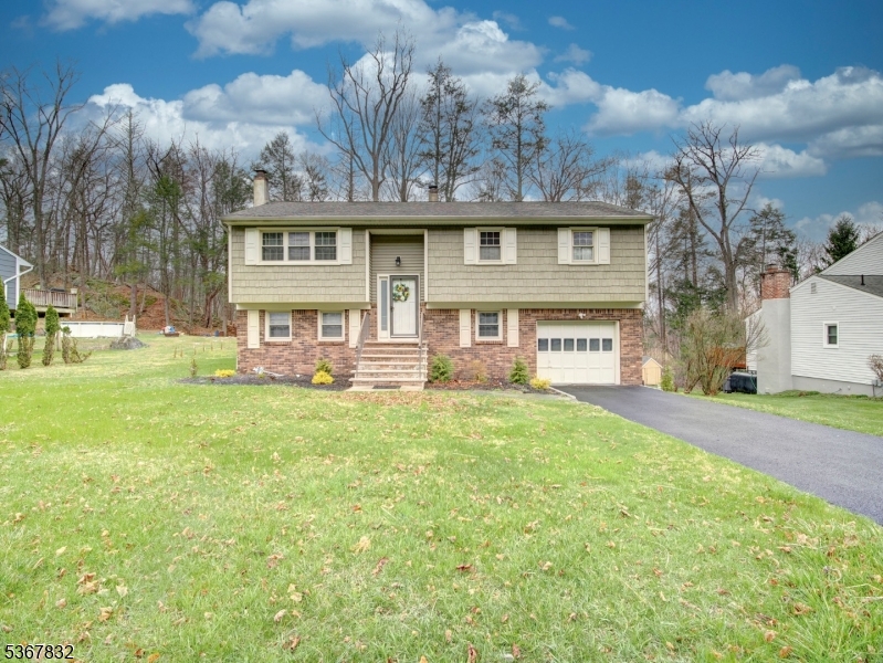 Photo of 10 Hemlock Drive, Franklin NJ