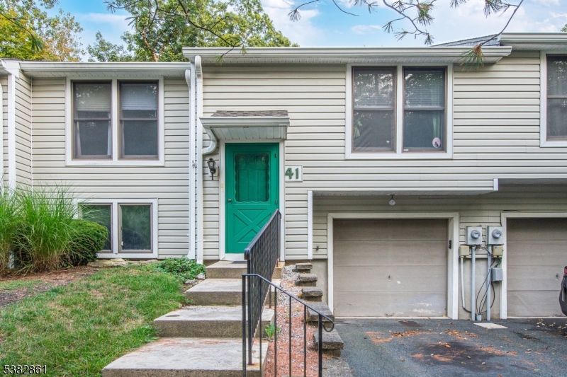Photo of 41 Quail Court, Hardyston NJ
