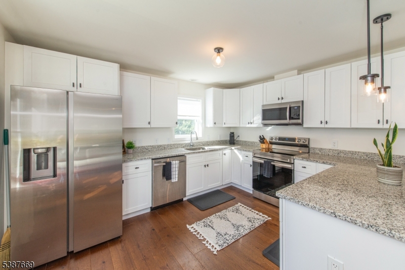 Photo of 72 Lakeside Drive Nw