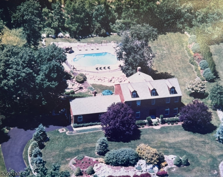 Photo of 10 West Gate Drive