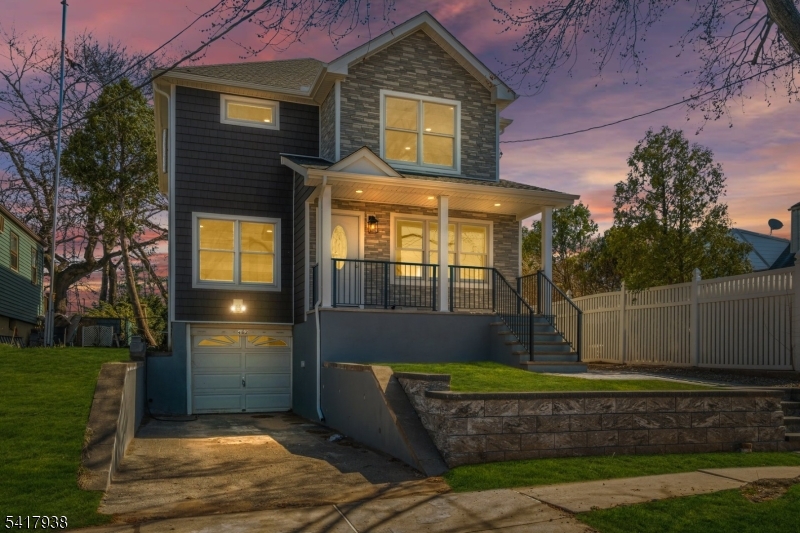 Photo of 402 Riverview Avenue