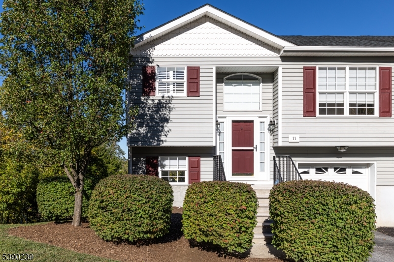 Photo of 11 Oak Point Drive, Hamburg NJ