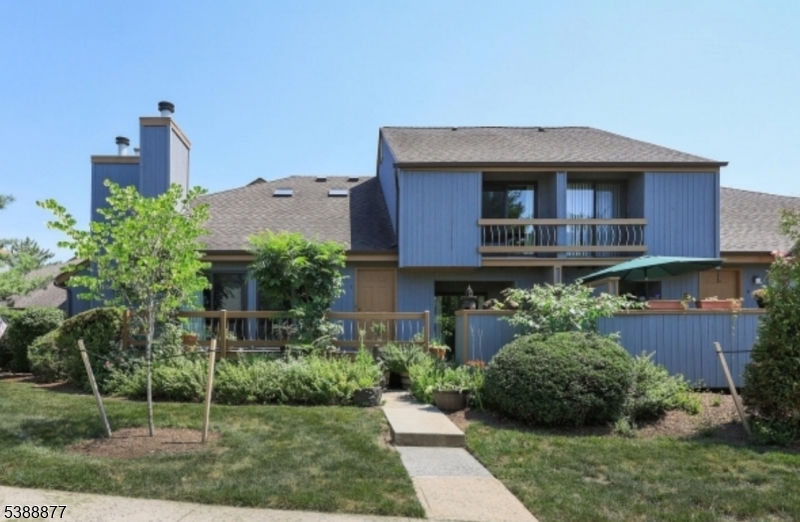 Photo of 7 Chestnut Court, Bernards NJ