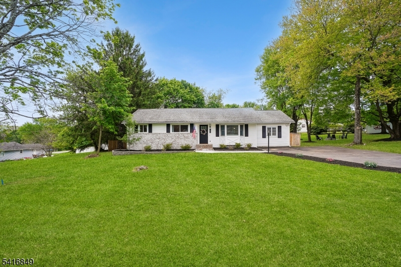 Photo of 101 Sunnyview Avenue West, Mansfield NJ