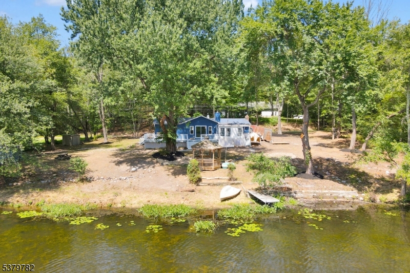 Photo of 121 W Shore Drive, Hampton NJ