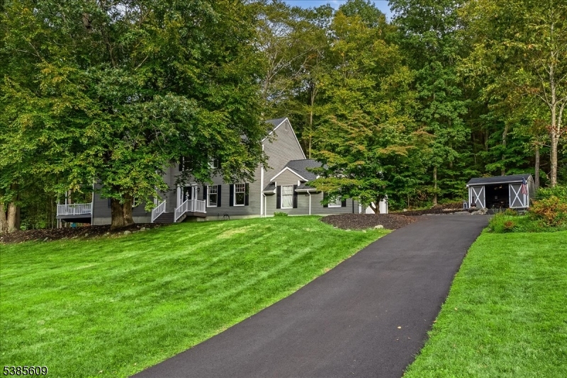 Photo of 1 Brentwood Court, Sparta NJ