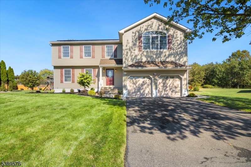 Photo of 710 Whitenack Court, Hillsborough NJ