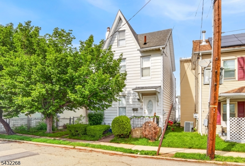 Photo of 59 Railroad Avenue