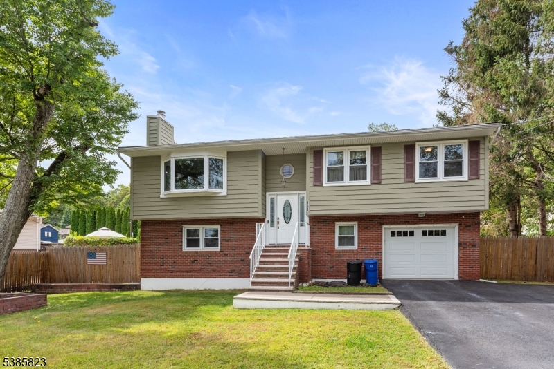 Photo of 134 Monroe Trail, Hopatcong NJ