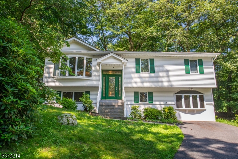 Photo of 14 Marshall Trail, Hopatcong NJ